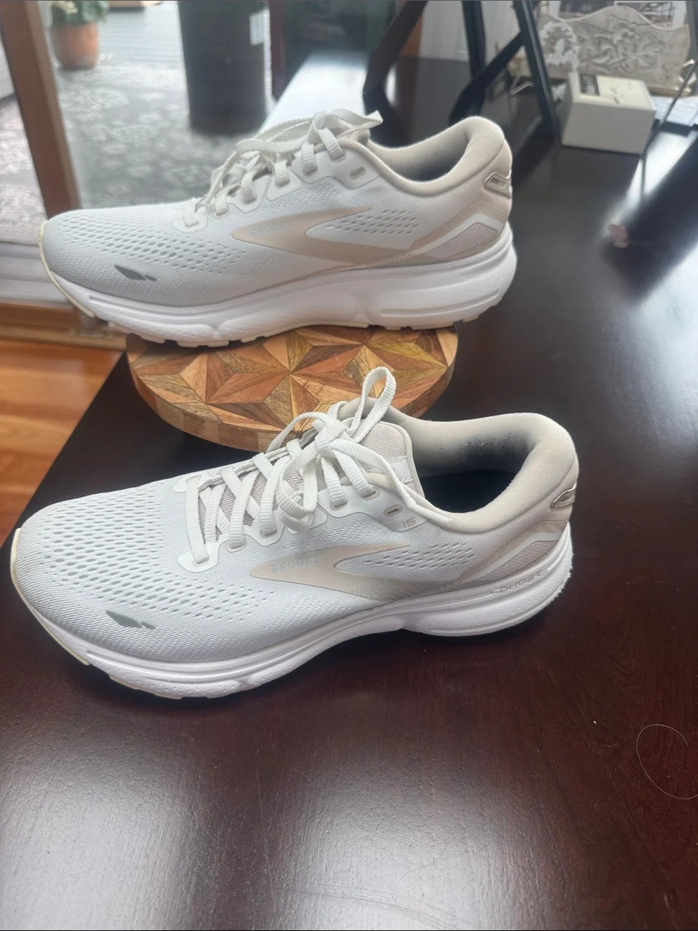 Size 9.5B Brooks Ghost 15 Snow White W Comfort Casual Running Cushioned Gym